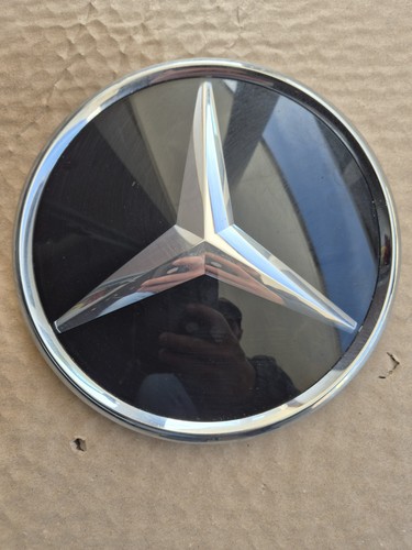 Mercedes stern emblem - mercedes,